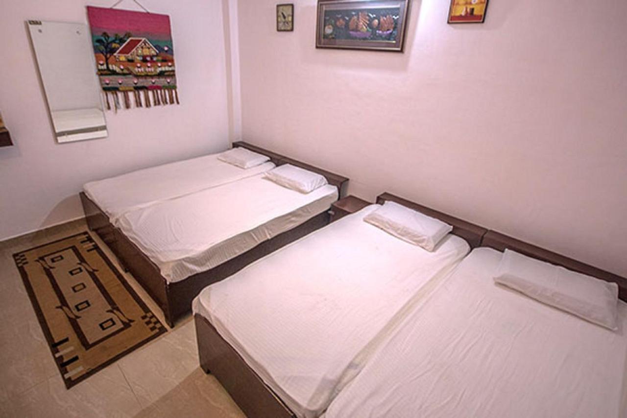 Friends Guest House & Hostel- Near Taj Mahal Agra  Exterior photo