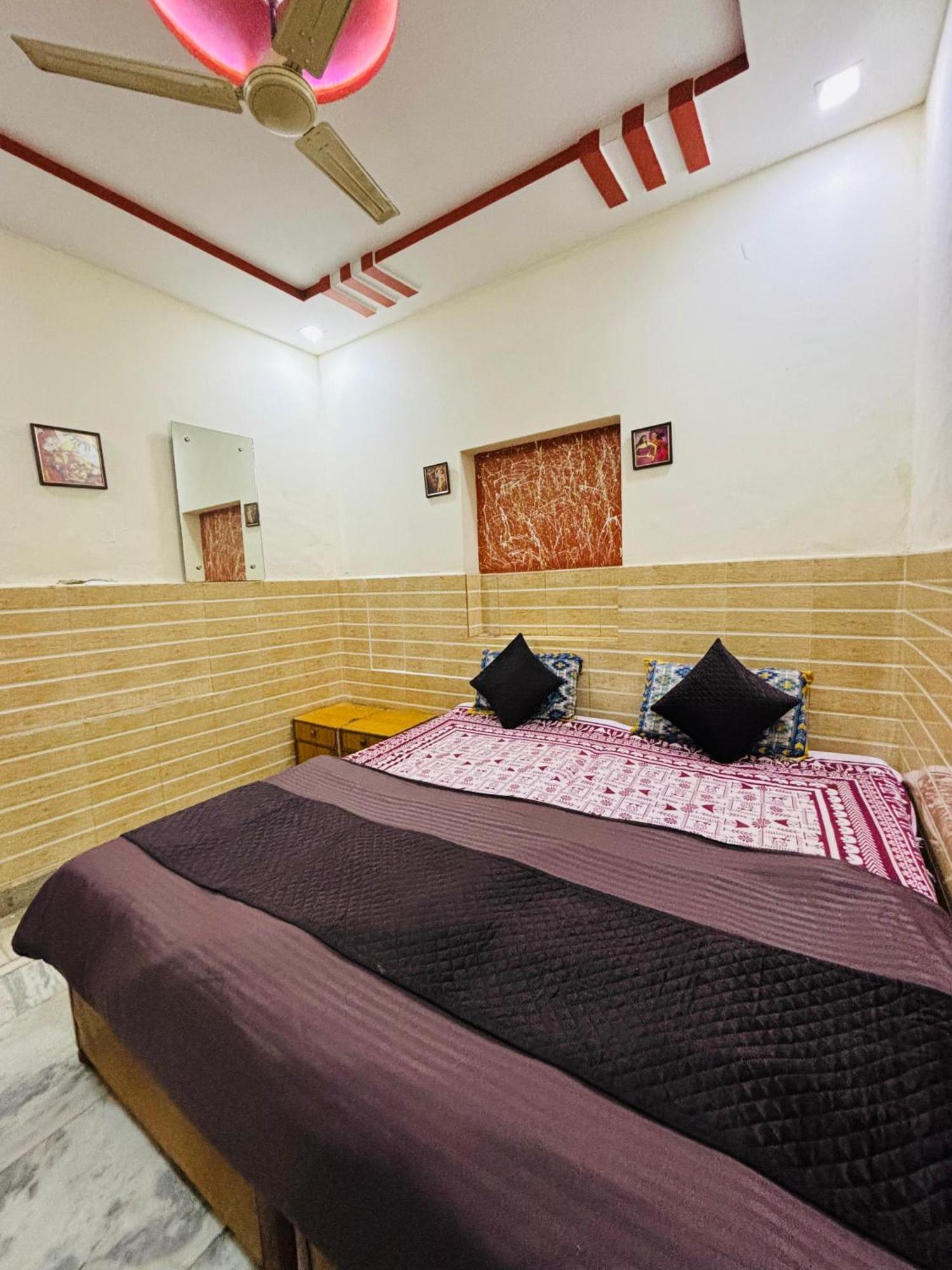 Friends Guest House & Hostel- Near Taj Mahal Agra  Exterior photo
