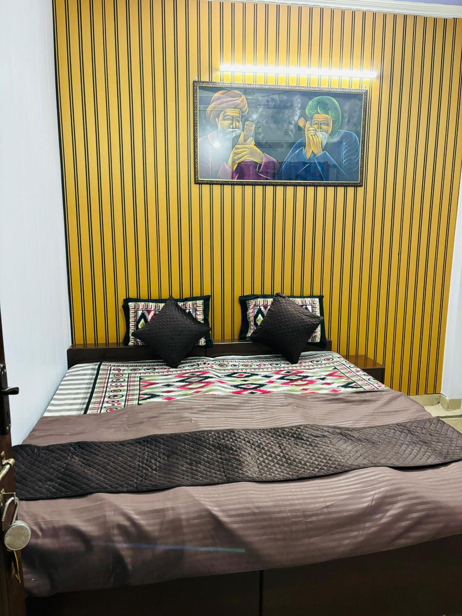 Friends Guest House & Hostel- Near Taj Mahal Agra  Exterior photo