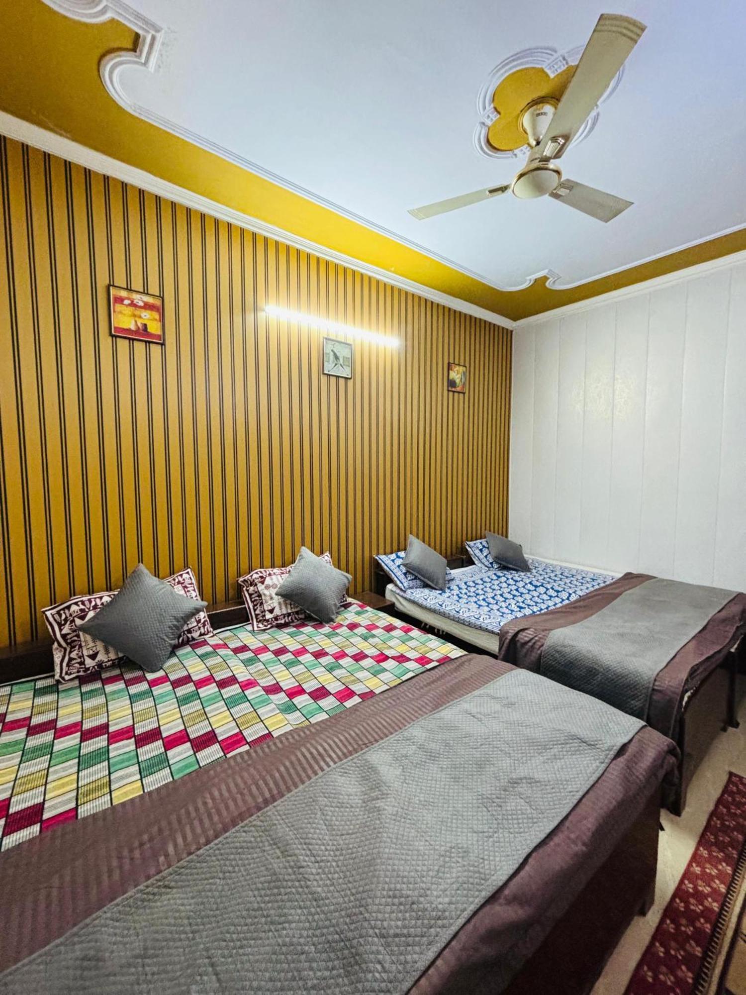 Friends Guest House & Hostel- Near Taj Mahal Agra  Exterior photo
