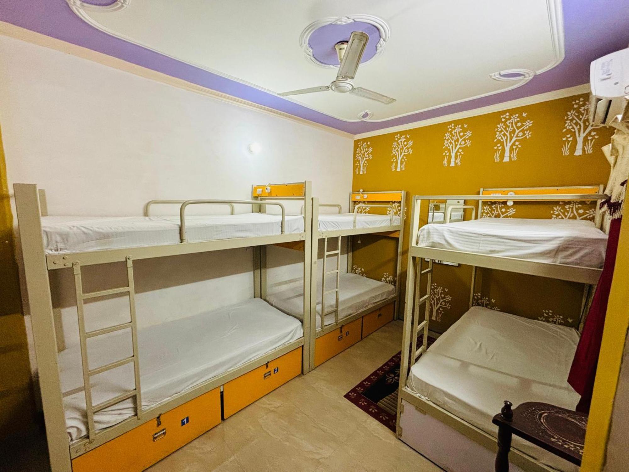 Friends Guest House & Hostel- Near Taj Mahal Agra  Exterior photo